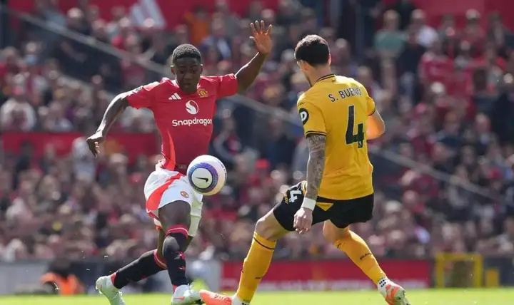 英超战局激烈，精彩瞬间和关键扑救不断上演的简单介绍