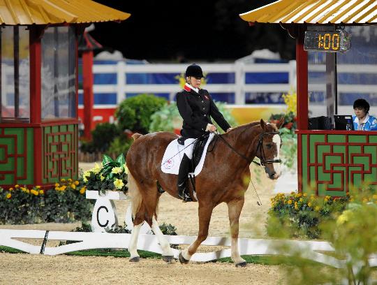 米兰体育APP下载-国际马术比赛，骑士与马匹的优雅舞蹈