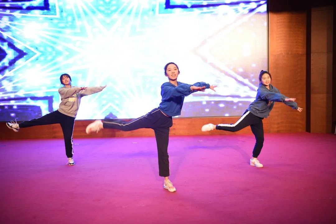 米兰体育app平台-【比赛实录】逆局中的“奇谋”，运动员如何布局攻防？的简单介绍