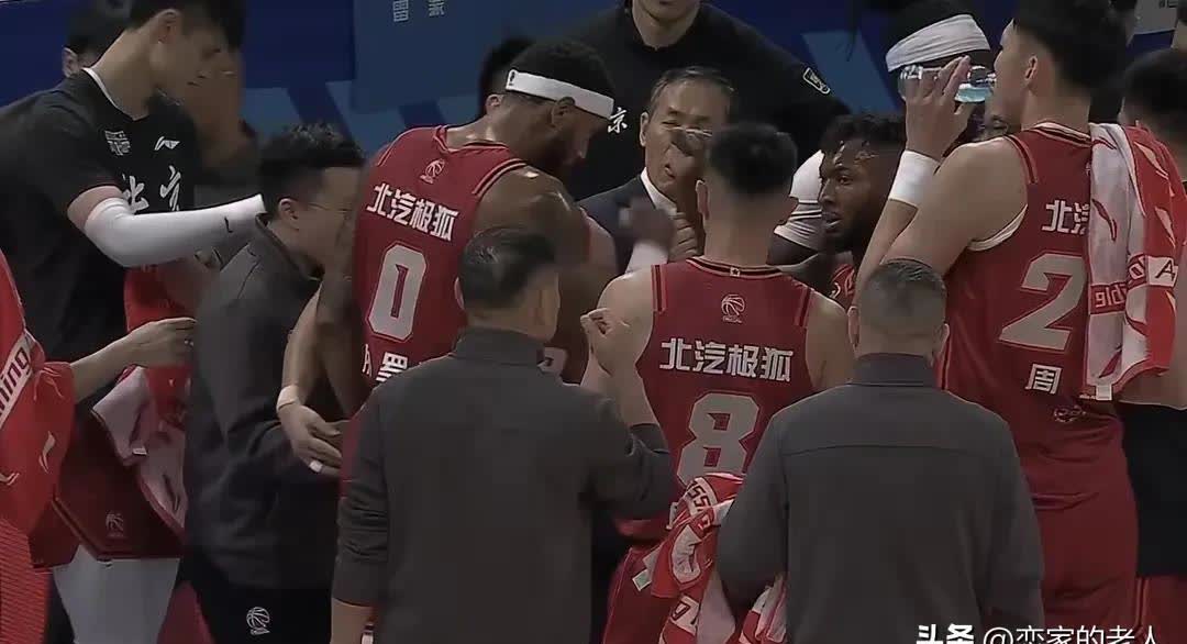 快攻频出:北京队利用快速反击成功扳平比分!的简单介绍 快攻频出:北京队利用快速反击成功扳平比分!的简单介绍