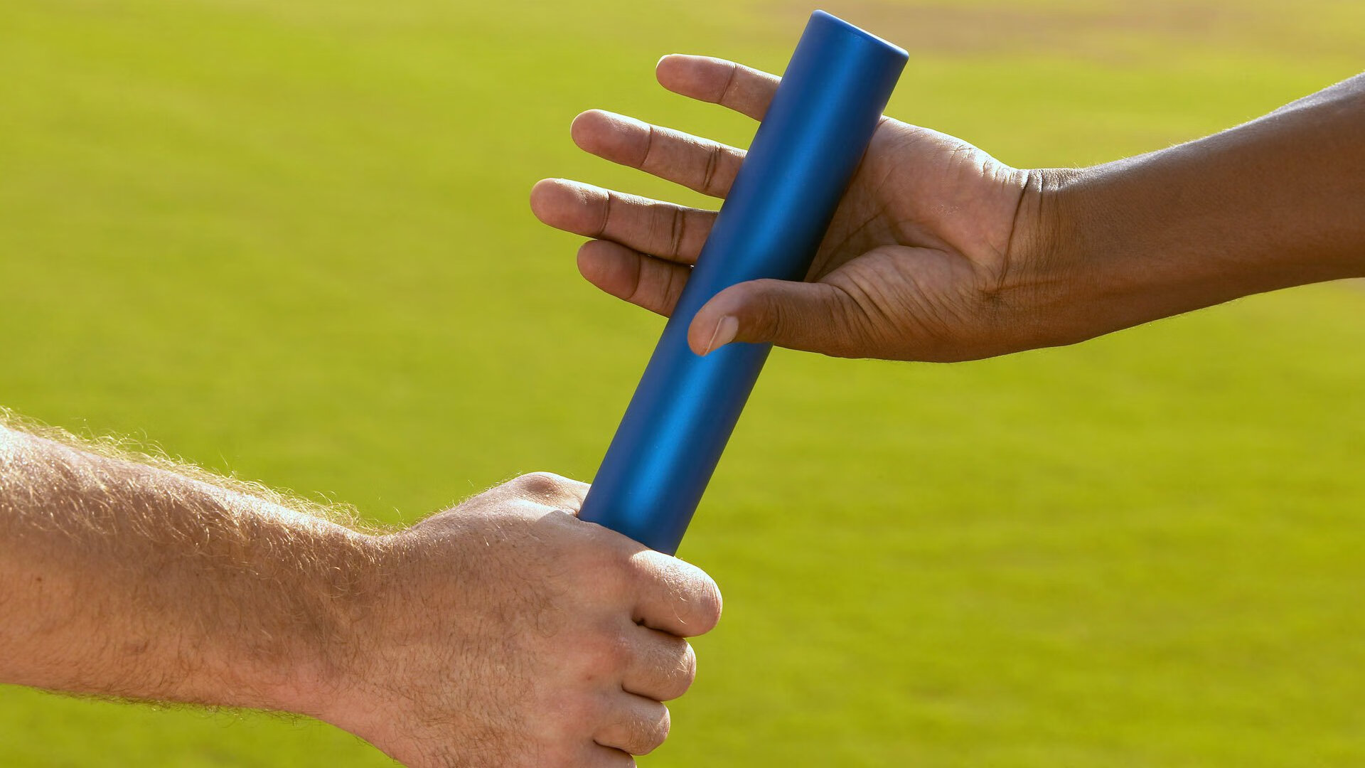 米兰体育下载-2019年季后赛：“水花兄弟”连续热火般的爆发，库里在关键的第四节多次神奇远投赢得比赛