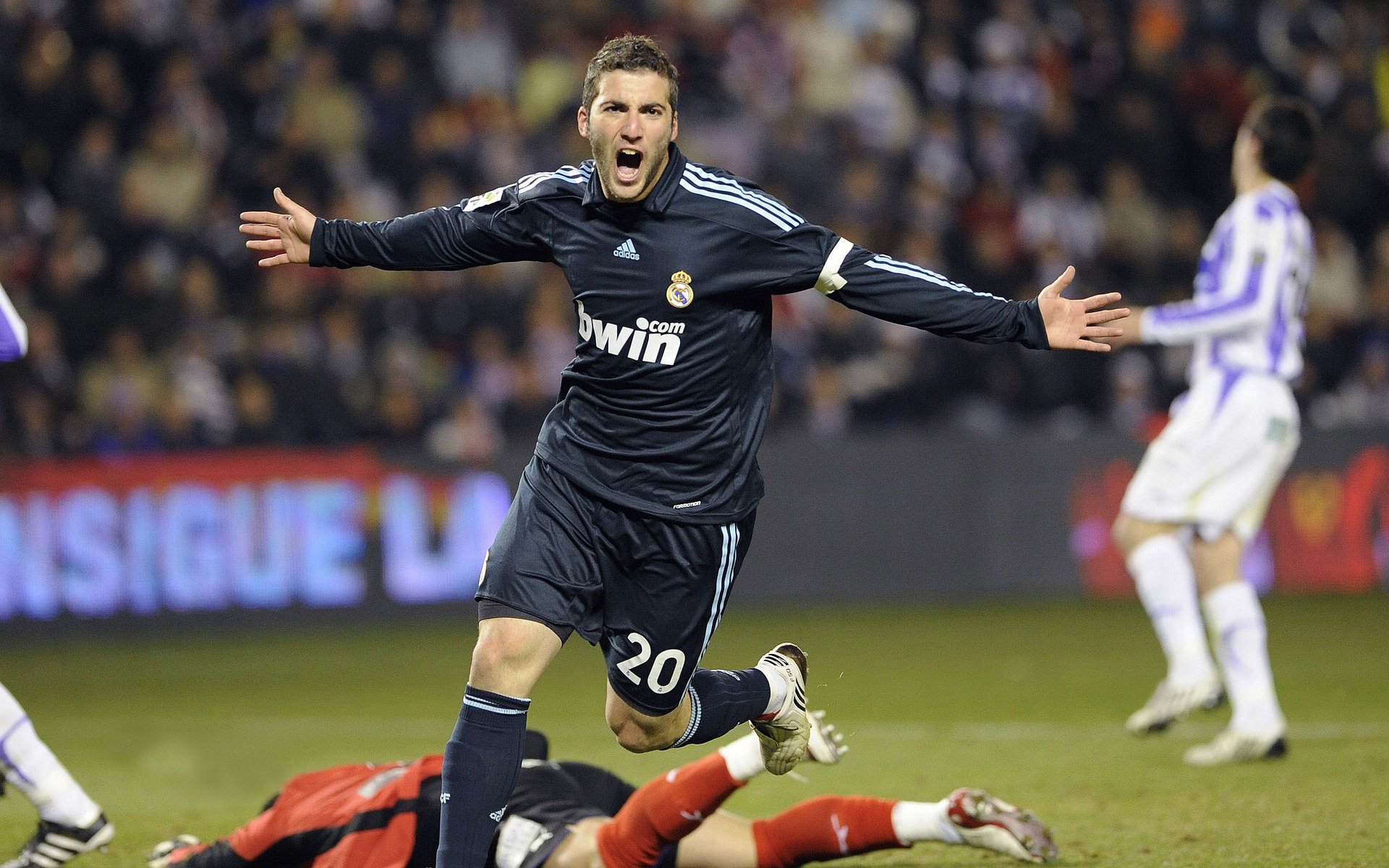 滑雪冠军张可欣成功挑战高难度动作，再创历史，你知道张可欣是谁吗